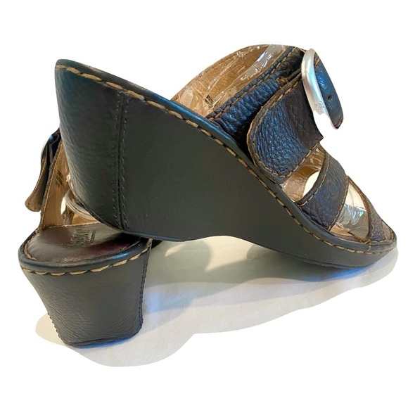 LIKE NEW - BORN Brown Two Strap Leather Wedge Sandals Buckle Detail Size 10 - Picture 4 of 15